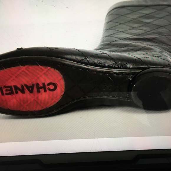 CHANEL mid tall quilted boot with paten leather snap fastner - Picture 2 of 7